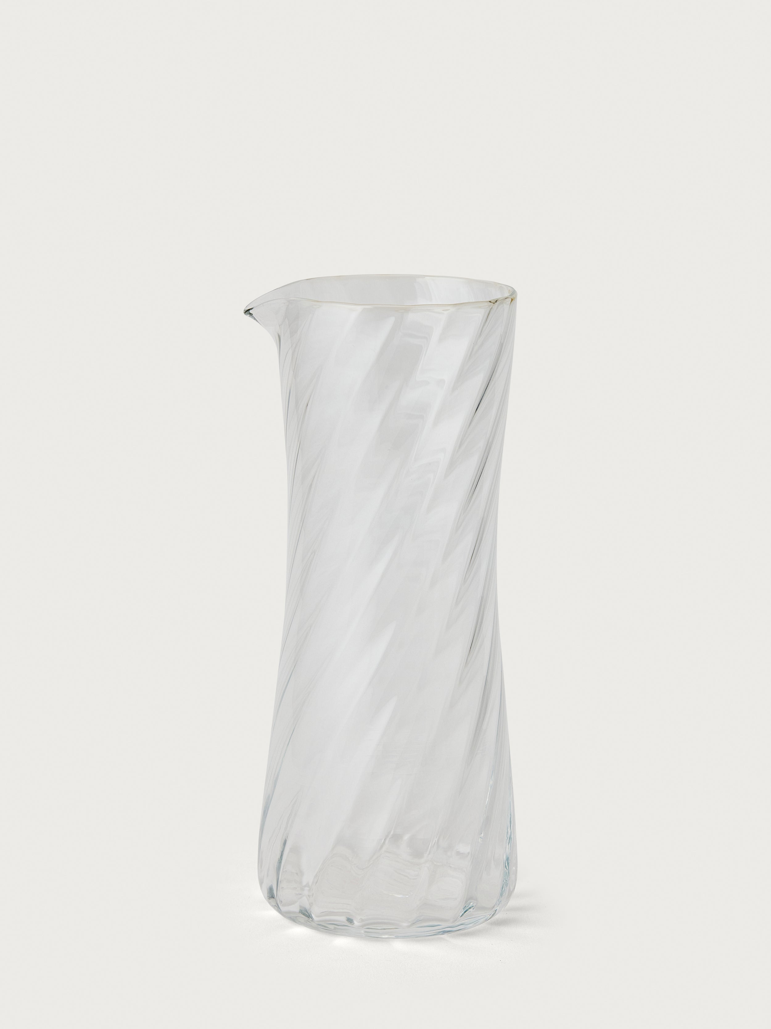 Stilleben Concave Carafe⼁Swirl Carafe Clear
