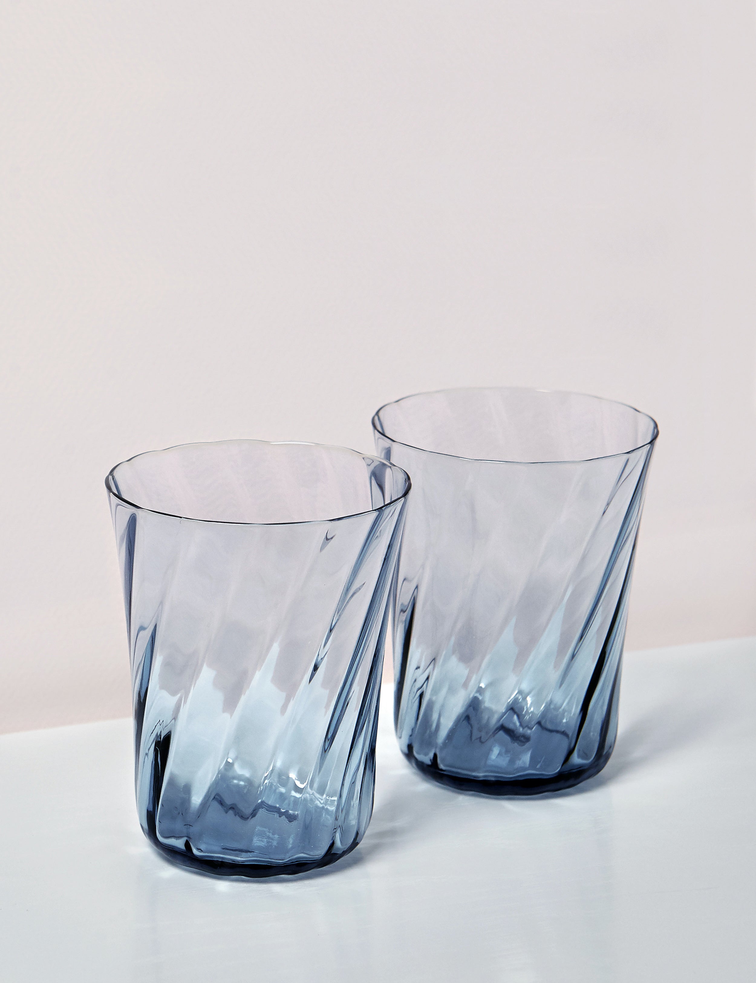 Stilleben Concave Glass - Box of 2⼁Swirl Glass Atlantic Blue