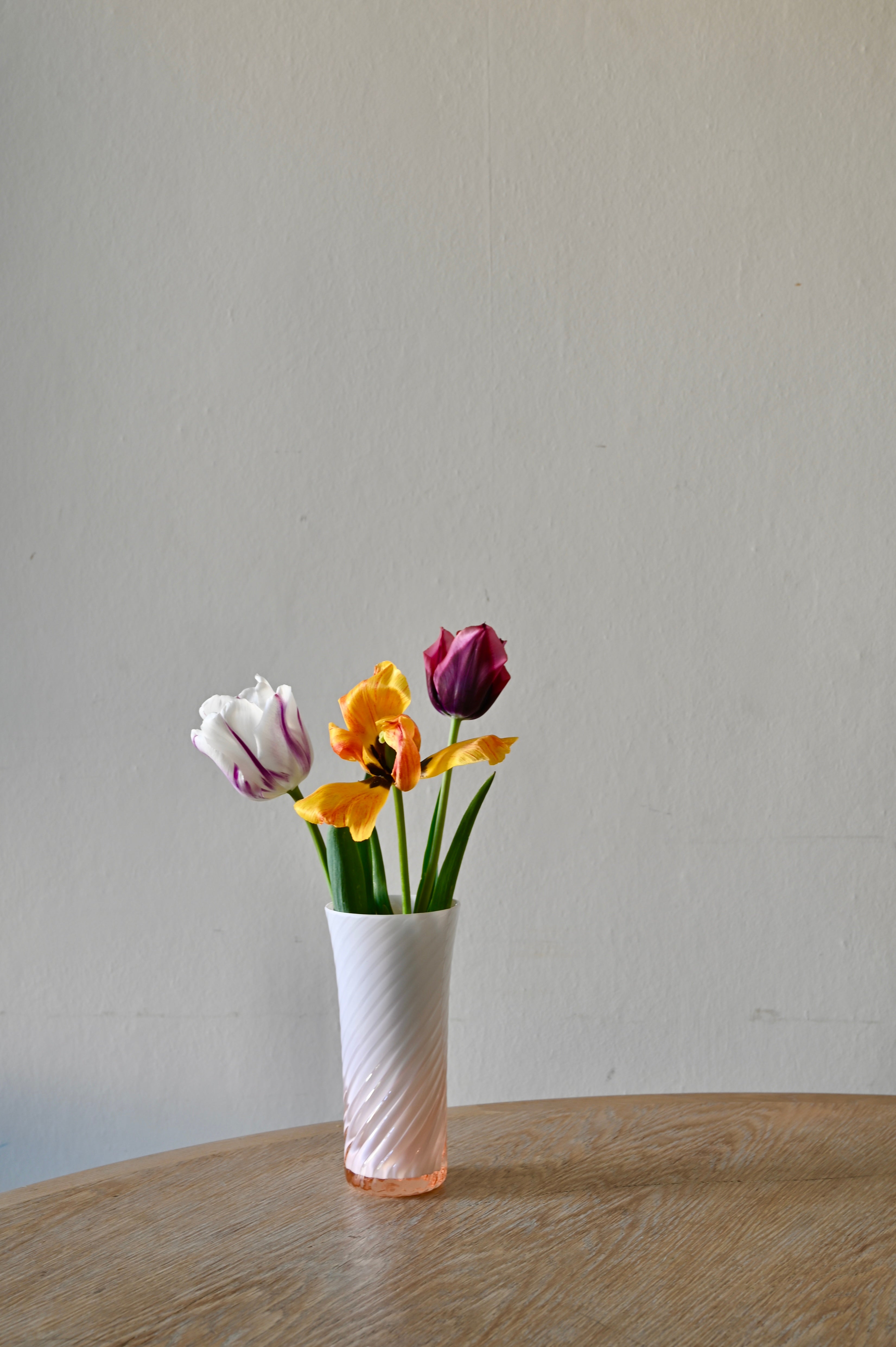 Stilleben Concave Vase - 18 cm⼁Swirl - Opal Edition Vase Rose Opal