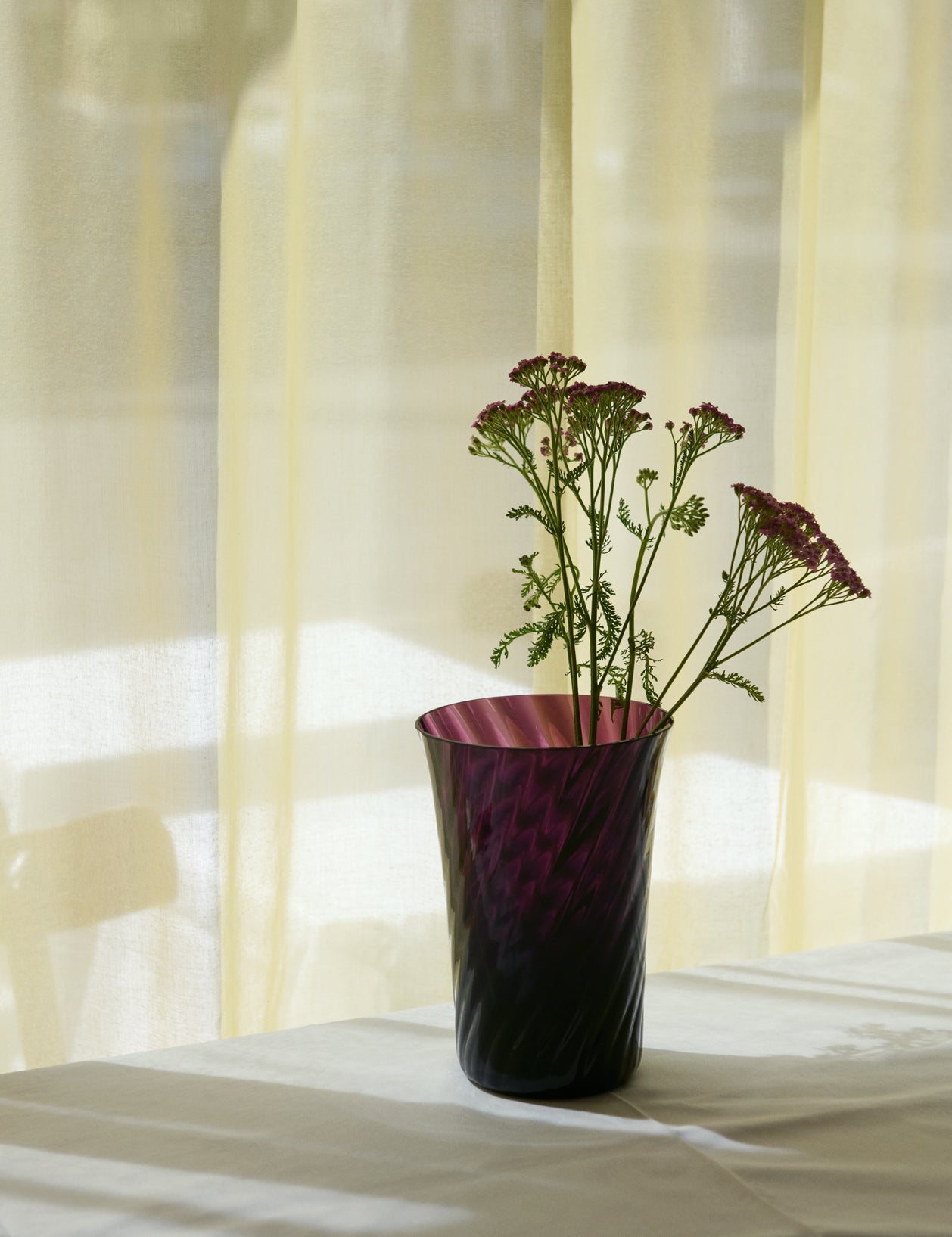Stilleben Concave Vase - 20 cm⼁Swirl Vase Violet
