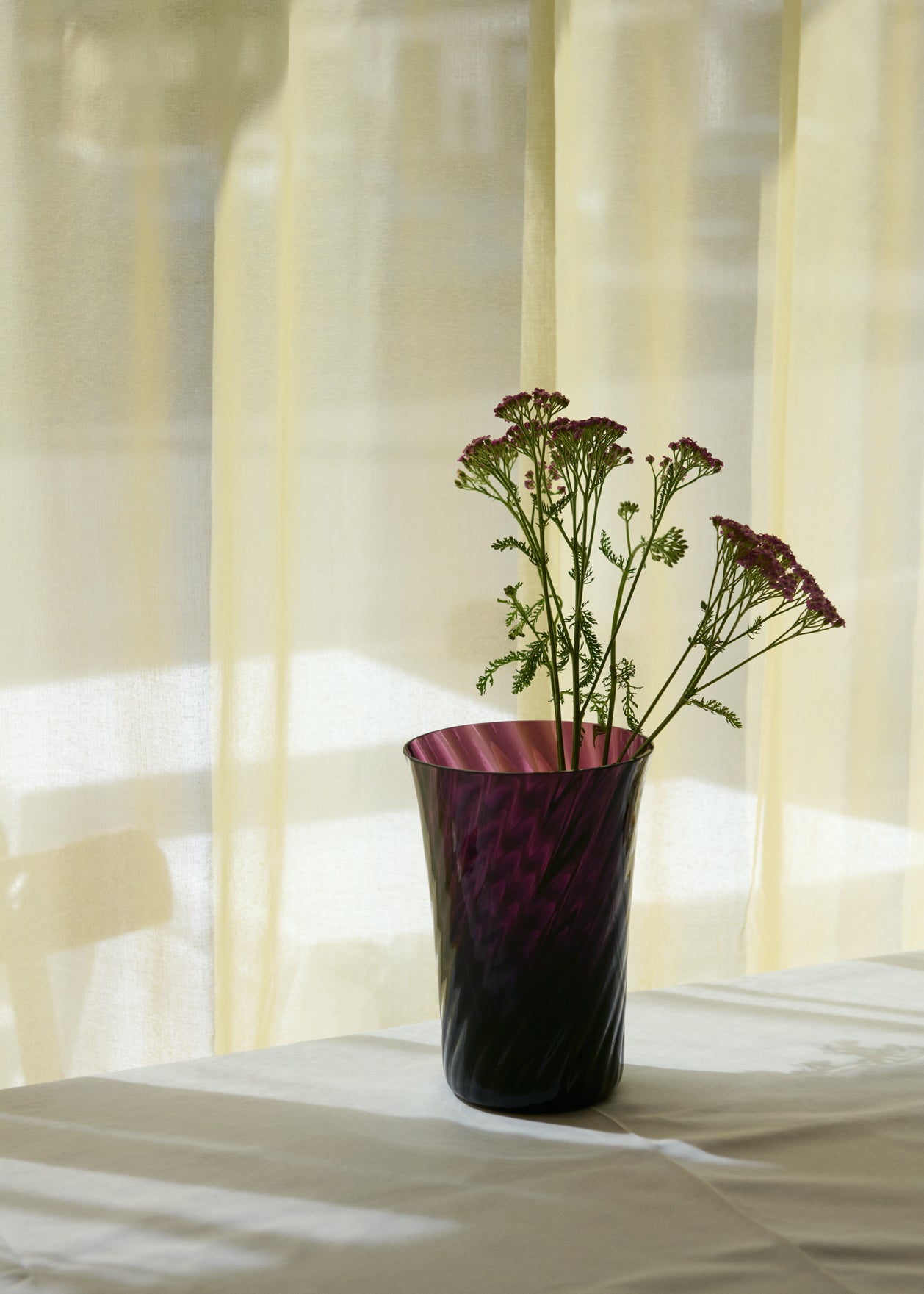 Stilleben Concave Vase - 20 cm⼁Swirl Vase Violet