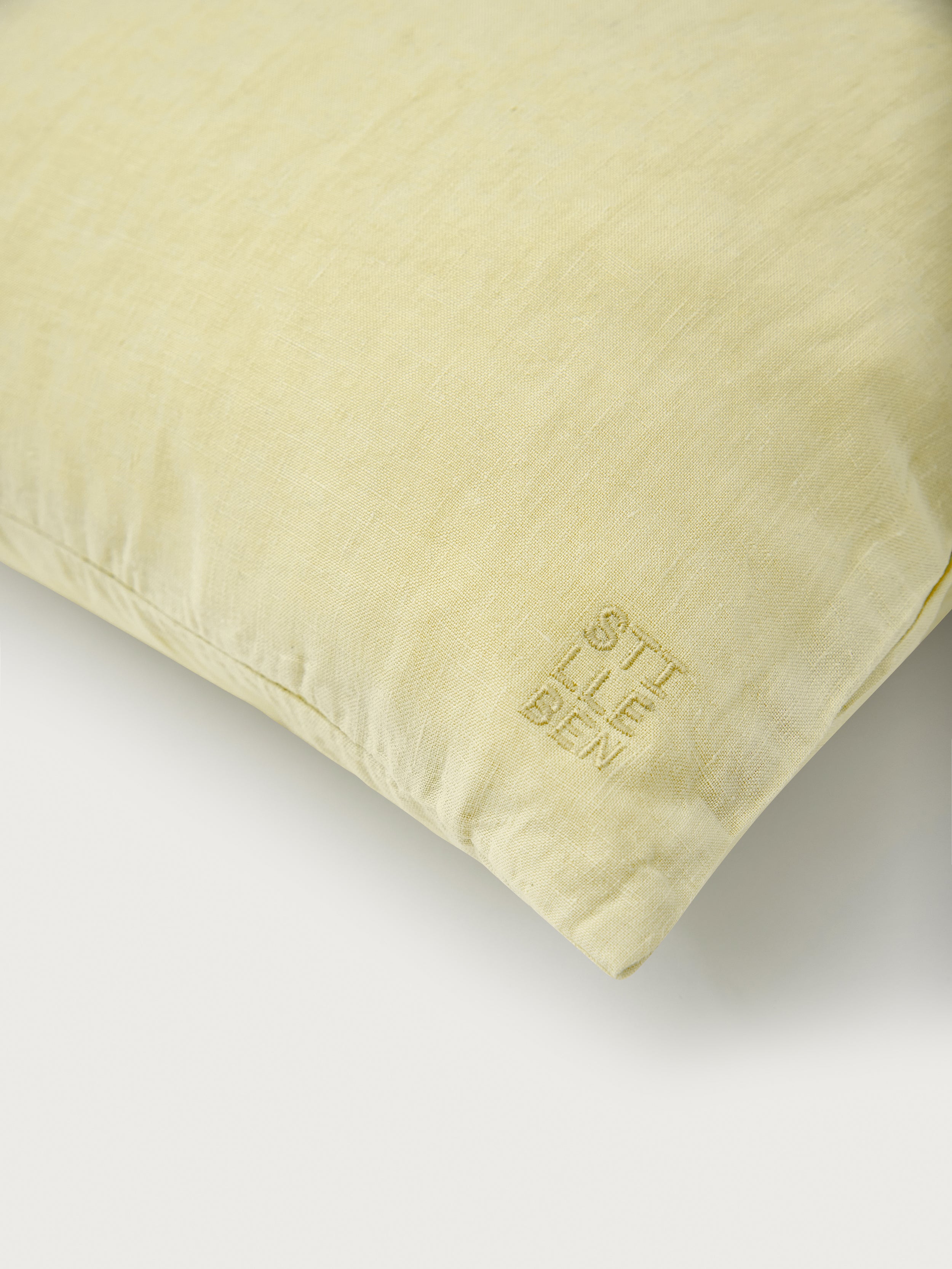 Stilleben Cushion Cover - 65 x 65 cm Cushion Cover Oat Yellow