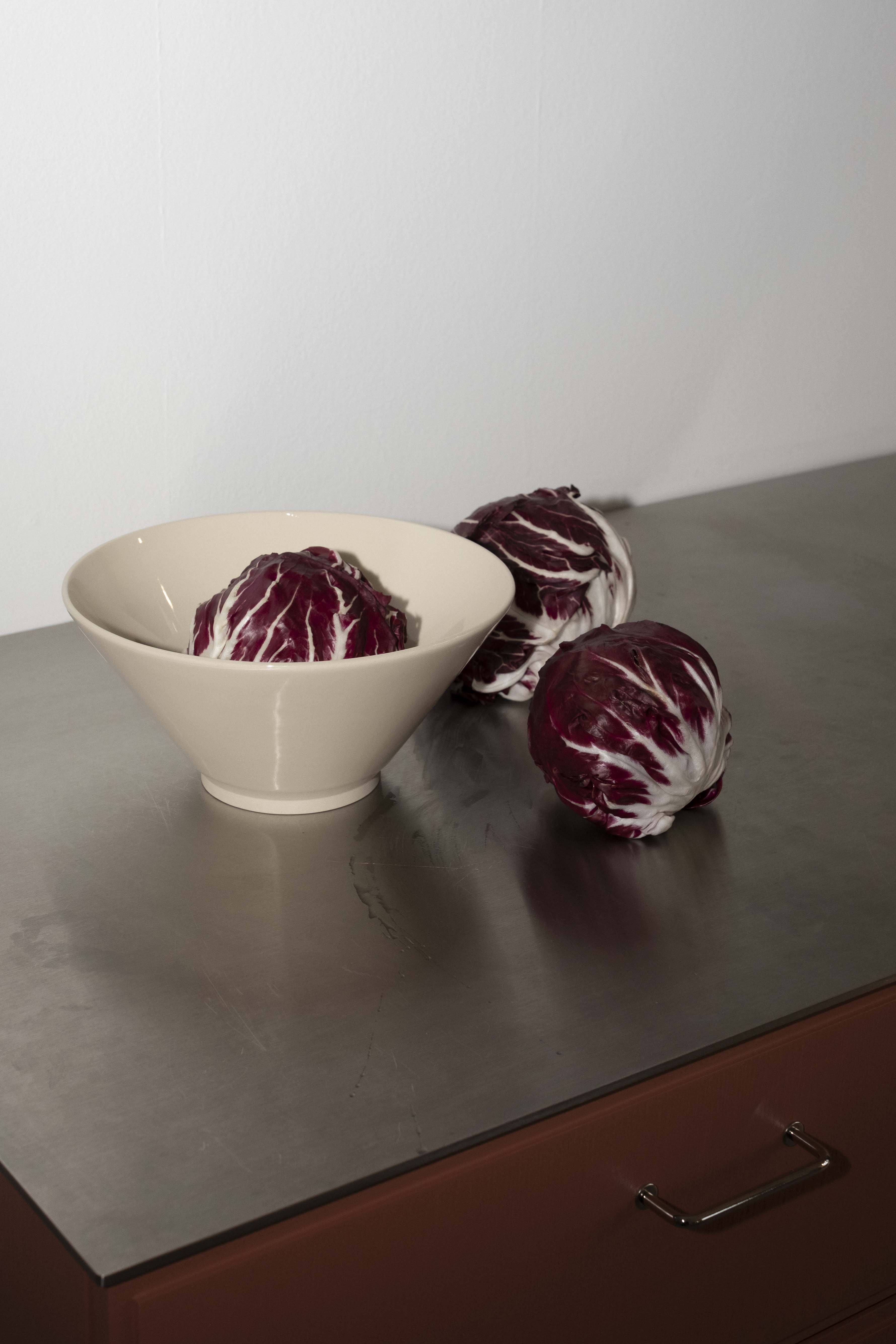 STILLEBEN_Memphis-Tableware-Serving-Bowl_low-res_006_c96cda22-d3b3-4163-bc20-4b9788e4272a.jpg